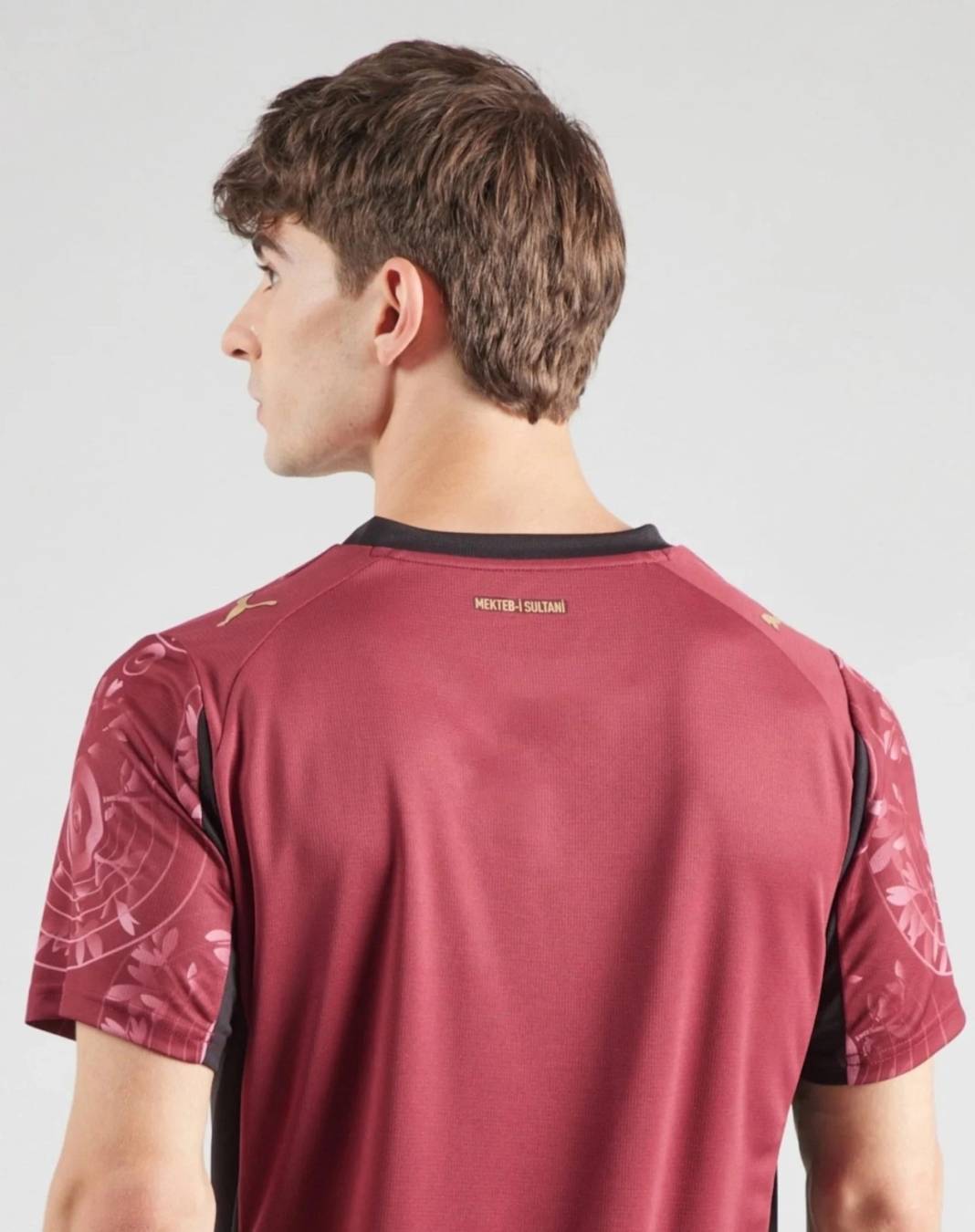 Galatasaray'ın yeni formaları sızdı taraftarlar kızdı: Şaka mı bu? 5